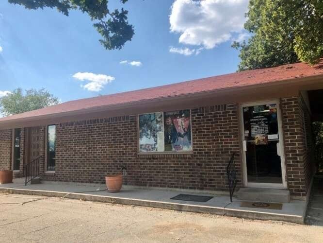 AF1QipMcKMk835 WvAxt 7oUz7ELDu00tVR5ird2I2V0w1600 h1000 k no 3