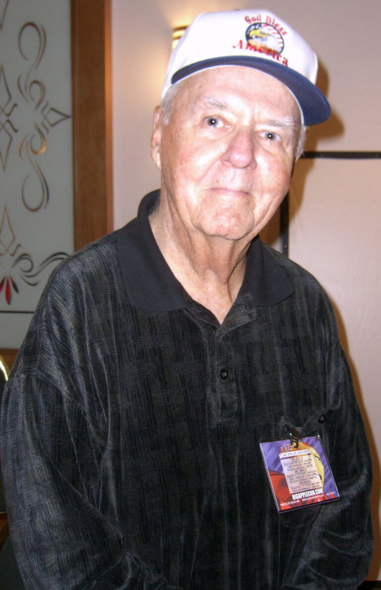 JoeSinnott11.15.08ByLuigiNovi1 1 768x1189